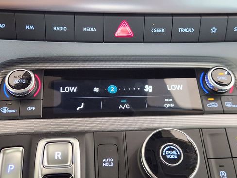 Used 2025 Hyundai Palisade Calligraphy FWD image 19