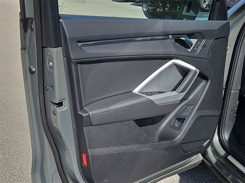 New 2025 Audi Q3 2.0T Premium image 18