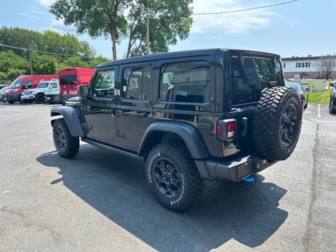Used 2023 Jeep Wrangler Unlimited w/ Sun & Screen Package AWD/4WD image 7