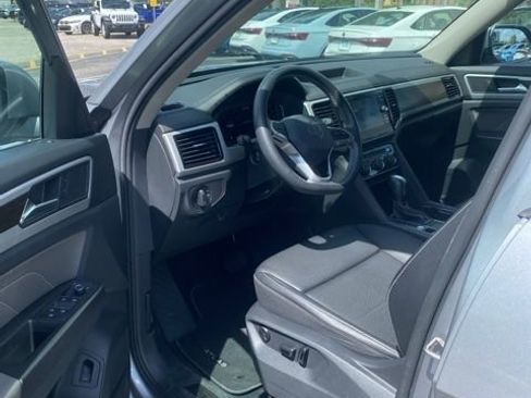 Used 2023 Volkswagen Atlas SE w/ Black Wheel Package FWD image 13