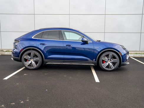 New 2025 Porsche Macan 4S Electric image 8