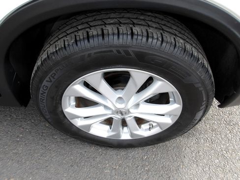 Used 2016 Nissan Rogue SV w/ SV Premium Package image 26