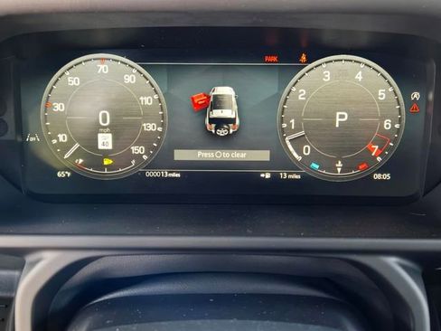 Used 2025 Land Rover Defender 90 X-Dynamic SE image 14