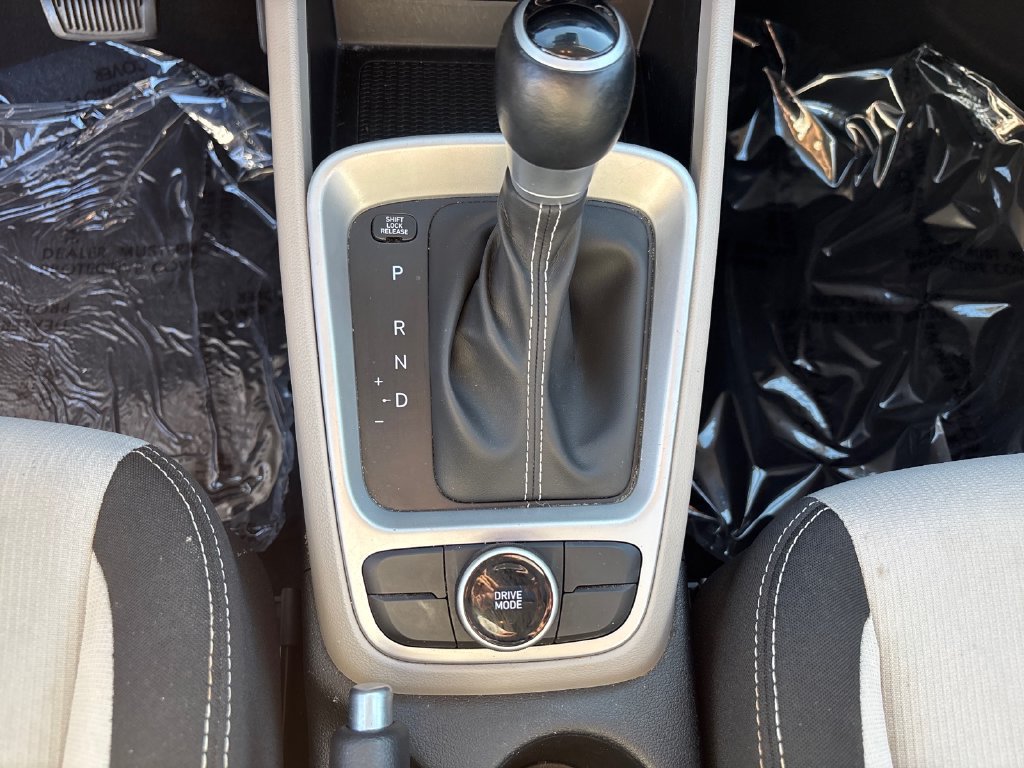 Used 2025 Hyundai Venue SEL FWD image 16