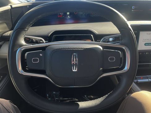 Used 2025 Lincoln Nautilus Reserve AWD/4WD image 15