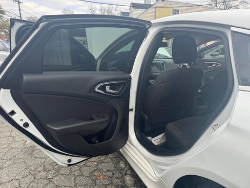 Used 2016 Chrysler 200 Limited image 26