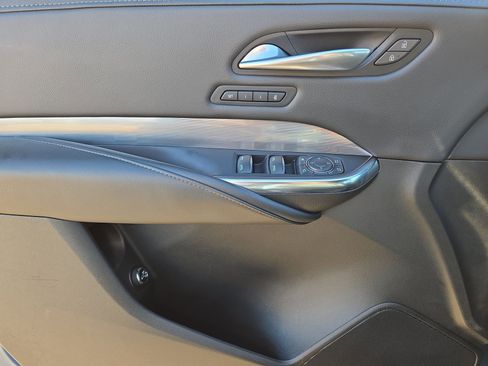 Used 2025 Cadillac XT4 Premium Luxury image 15