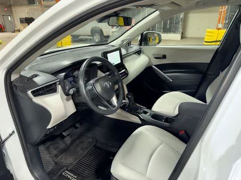 Certified 2024 Toyota Corolla Cross LE w/ Moonroof Package AWD/4WD image 29