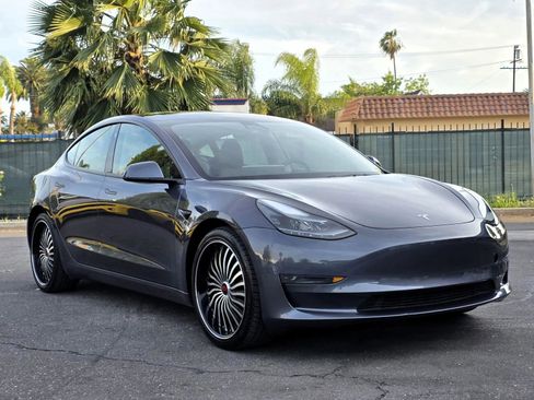 Used 2023 Tesla Model 3 Standard Range RWD image 2
