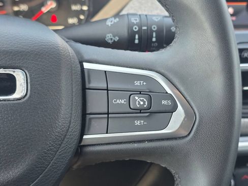 Used 2024 Jeep Compass Latitude AWD/4WD image 35
