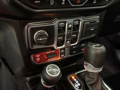 Used 2021 Jeep Wrangler Unlimited Rubicon AWD/4WD image 45