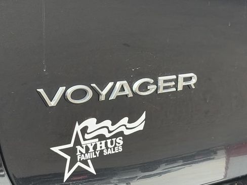 Used 2023 Chrysler Voyager LX FWD image 21
