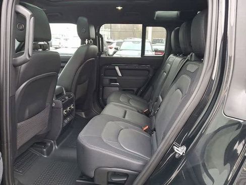 Used 2023 Land Rover Defender 110 X-Dynamic SE image 12