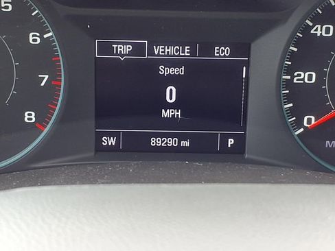 Used 2023 Chevrolet Traverse LT FWD image 16