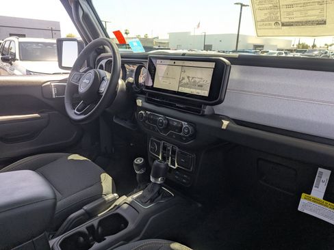Used 2025 Jeep Gladiator Sport image 12