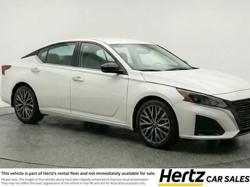 Used 2025 Nissan Altima 2.5 SV FWD image 1