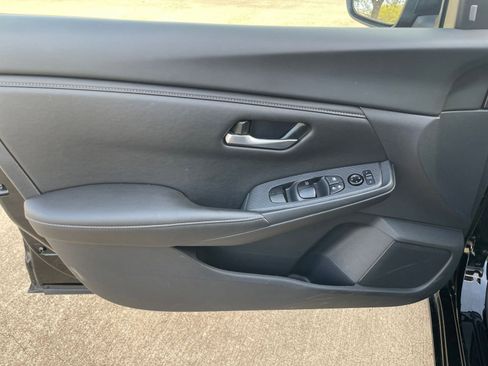 Used 2025 Nissan Sentra SV FWD image 18