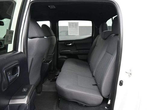 Used 2018 Toyota Tacoma TRD Sport AWD/4WD image 15