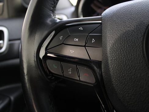 Used 2018 Jeep Grand Cherokee Laredo image 16