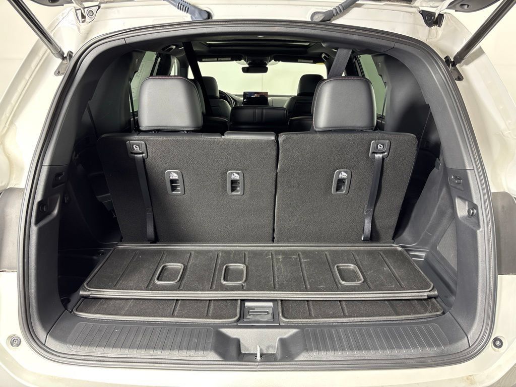 Certified 2025 Honda Pilot Black Edition image 27