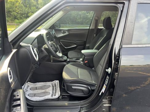 Used 2020 Kia Soul S FWD image 12