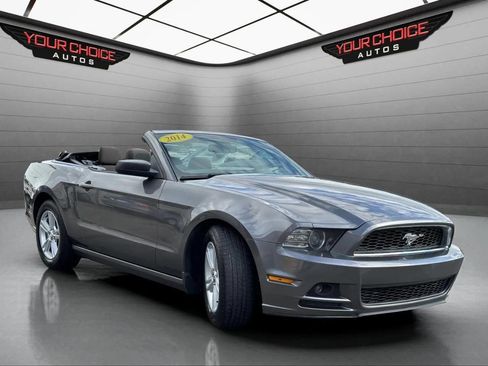 Used 2014 Ford Mustang V6 2dr Convertible w/ Equipment Group 102A image 15