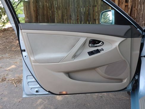 Used 2009 Toyota Camry LE FWD image 23