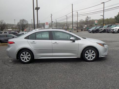 Used 2024 Toyota Corolla LE image 4