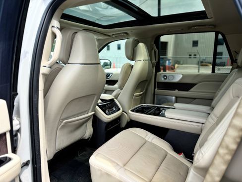 Used 2020 Lincoln Navigator Reserve w/ Luxury Package AWD/4WD image 19