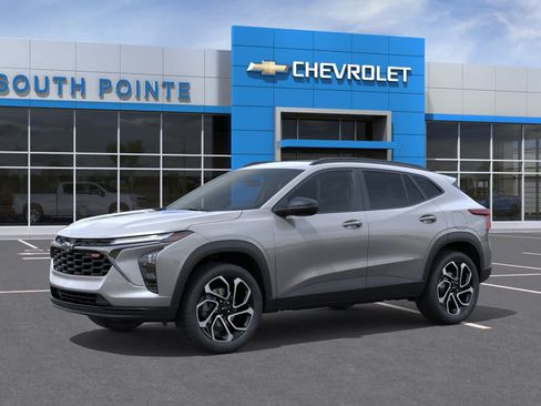 New 2026 Chevrolet Trax RS w/ Sunroof Package FWD image 2