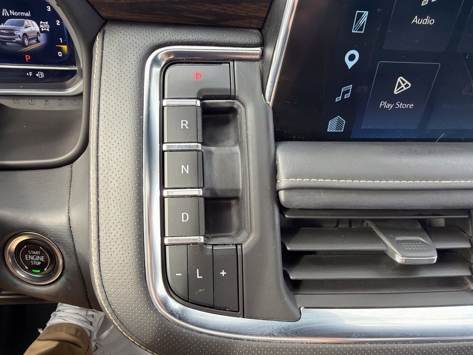 Used 2023 Chevrolet Suburban Premier w/ Premium Package AWD/4WD image 17