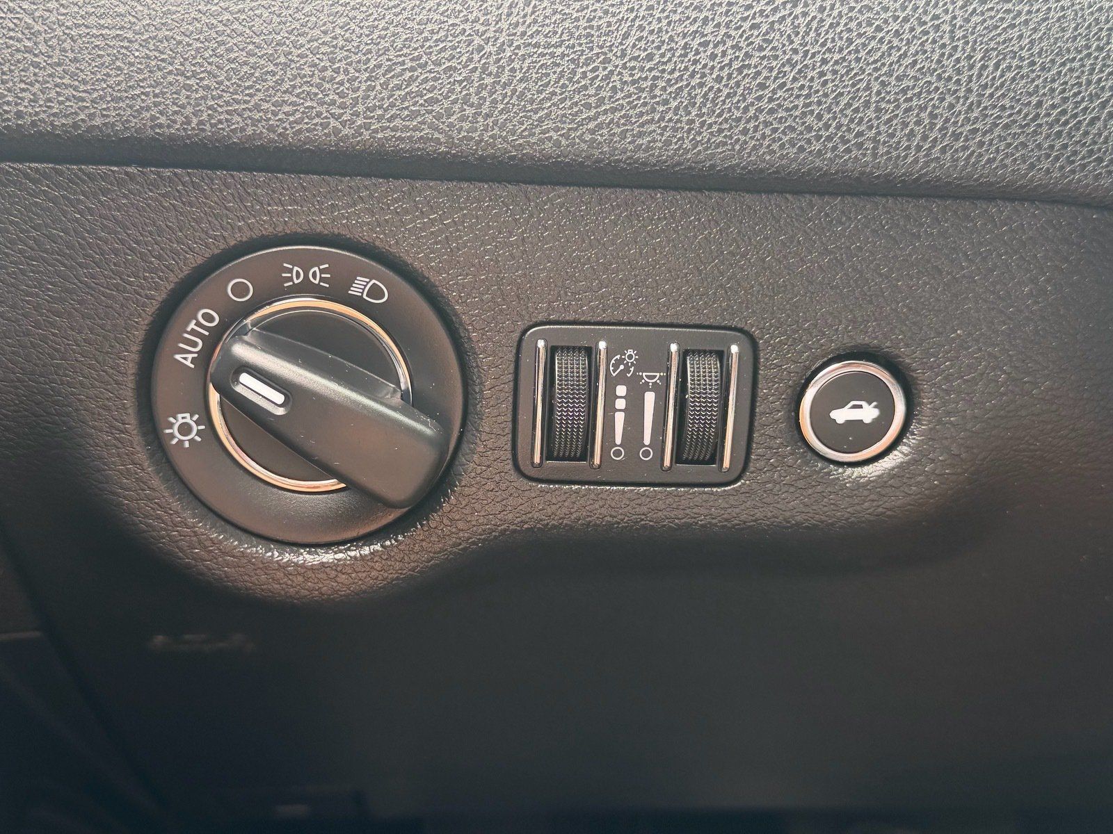 Used 2023 Chrysler 300 Touring RWD image 32