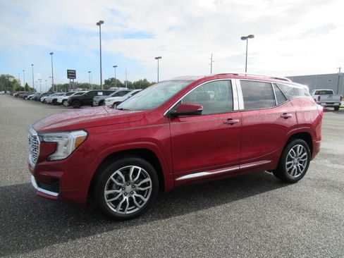 Used 2024 GMC Terrain Denali w/ Denali Premium Package AWD/4WD image 4