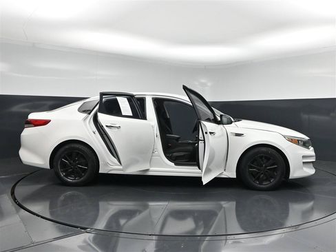 Used 2018 Kia Optima LX FWD image 39