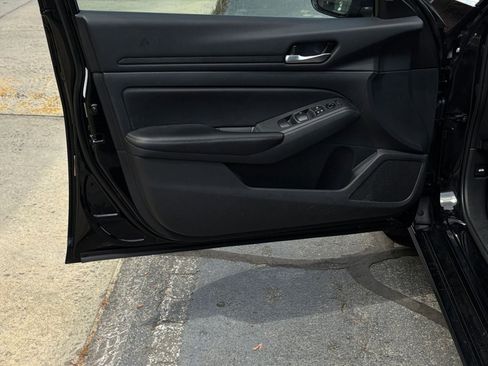 Used 2025 Nissan Altima 2.5 SV image 21