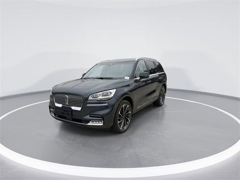 Used 2022 Lincoln Aviator Reserve w/ Equipment Group 201A image 2