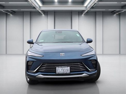 Used 2026 Buick Envista Preferred w/ Advanced Safety Package image 2