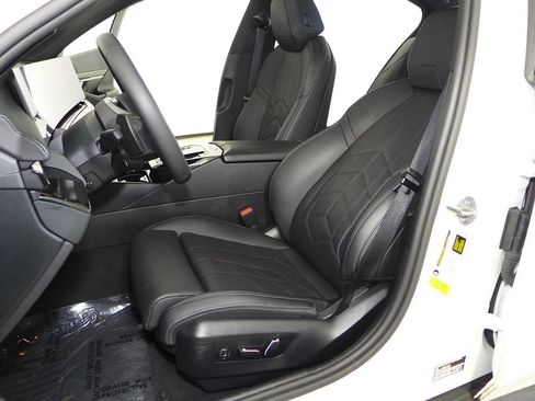 Used 2024 BMW 530i w/ Convenience Package RWD image 22