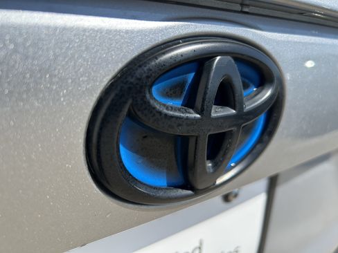 Certified 2022 Toyota RAV4 XLE Premium AWD/4WD image 8