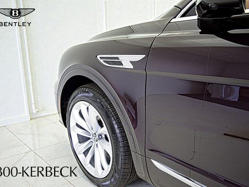 Used 2024 Bentley Bentayga image 16