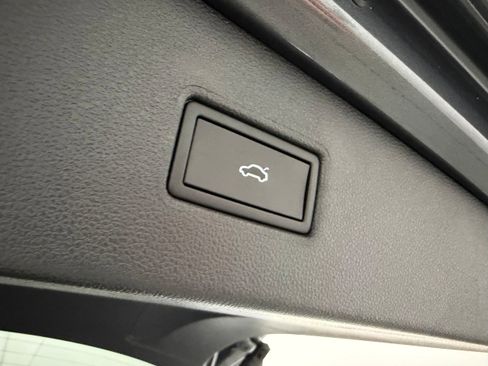 Used 2022 Volkswagen Tiguan SE R-Line image 29