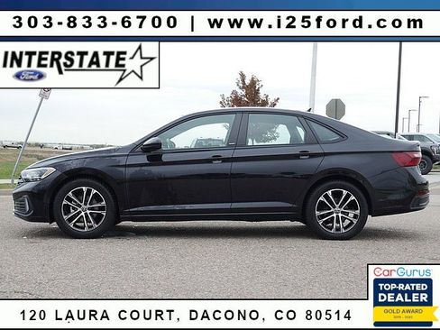 Used 2024 Volkswagen Jetta Sport image 2