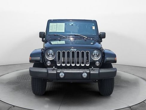 Used 2016 Jeep Wrangler Unlimited Sahara w/ Dual Top Group AWD/4WD image 8