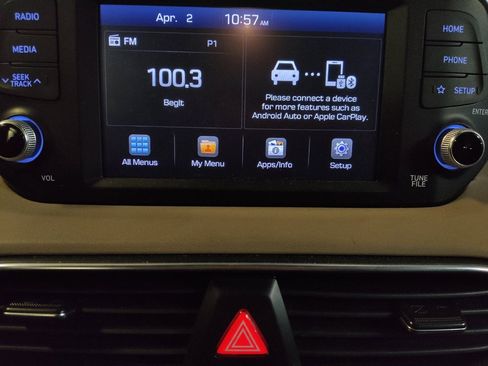 Used 2019 Hyundai Santa Fe SEL image 25