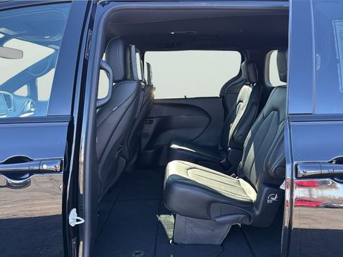 New 2026 Chrysler Pacifica Select image 22