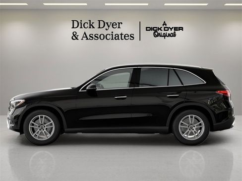 Used 2025 Mercedes-Benz GLC 300 image 23