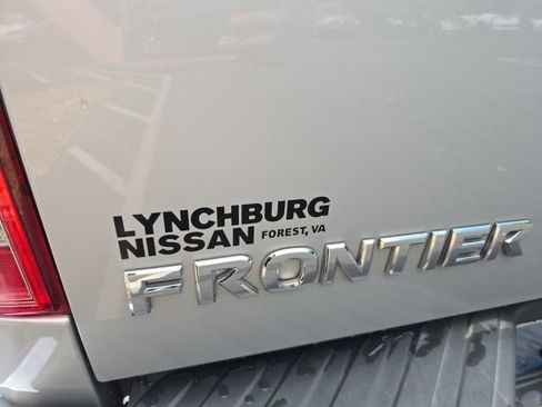 Used 2014 Nissan Frontier SV AWD/4WD image 10