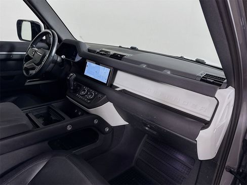 Used 2022 Land Rover Defender 90 X-Dynamic S image 34