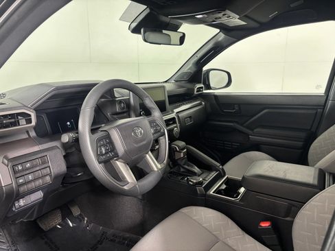 Used 2025 Toyota Tacoma SR5 AWD/4WD image 12