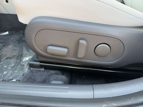 Used 2025 Hyundai Kona SEL image 23